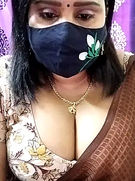 Queenflowerr online show from November 1, 2025, 8:05 am