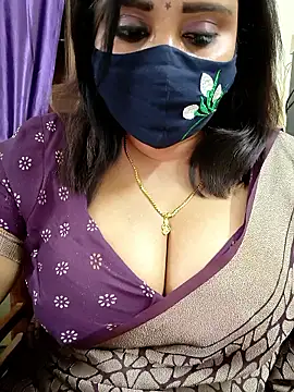 Queenflowerr online show from March 18, 2026, 11:41 pm