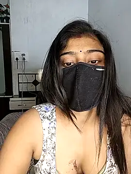 Snapshot of Love-N chatting on November 24, 2025, 11:04 pm Love-N online show from November 24, 2025, 11:04 pm