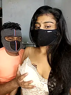 Snapshot of Love-N chatting on November 29, 2025, 10:46 pm Love-N online show from November 29, 2025, 10:46 pm