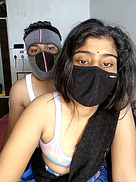 Snapshot of Love-N chatting on November 30, 2025, 9:19 pm Love-N online show from November 30, 2025, 9:19 pm