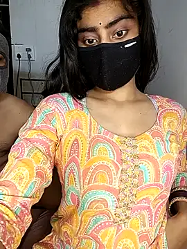 Snapshot of Love-N chatting on December 14, 2025, 6:01 pm Love-N online show from December 14, 2025, 6:01 pm