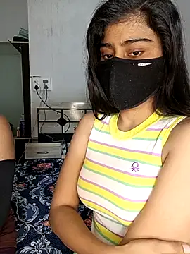 Snapshot of Love-N chatting on December 19, 2025, 10:06 pm Love-N online show from December 19, 2025, 10:06 pm