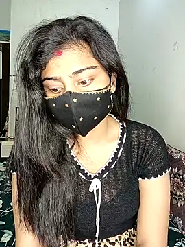 Snapshot of Love-N chatting on February 10, 2026, 12:37 am Love-N online show from February 10, 2026, 12:37 am