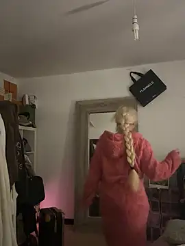 blissdimicco online show from February 27, 2025, 8:42 pm