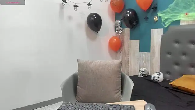 Snapshot of Frank_Millers chatting on October 20, 2025, 8:31 pm Frank Millers online show from October 20, 2025, 8:31 pm