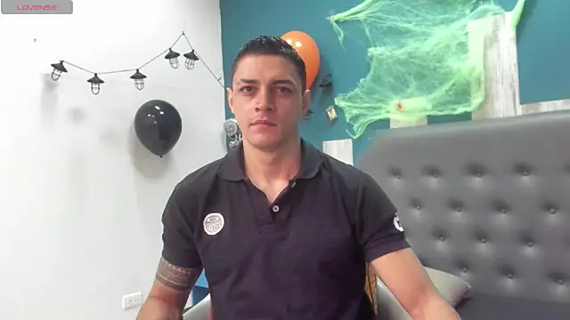 Snapshot of Frank_Millers chatting on October 27, 2025, 7:51 pm Frank Millers online show from October 27, 2025, 7:51 pm