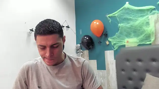 Snapshot of Frank_Millers chatting on October 28, 2025, 5:04 pm Frank Millers online show from October 28, 2025, 5:04 pm