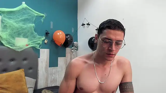 Snapshot of Frank_Millers chatting on November 4, 2025, 6:51 pm Frank Millers online show from November 4, 2025, 6:51 pm