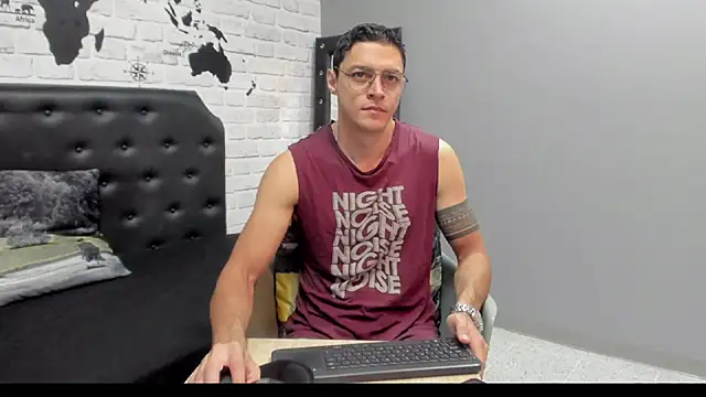 Snapshot of Frank_Millers chatting on November 11, 2025, 8:42 pm Frank Millers online show from November 11, 2025, 8:42 pm