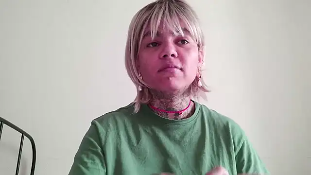 Snapshot of serena__vedette chatting on May 4, 2026, 8:21 am serena vedette online show from May 4, 2026, 8:21 am