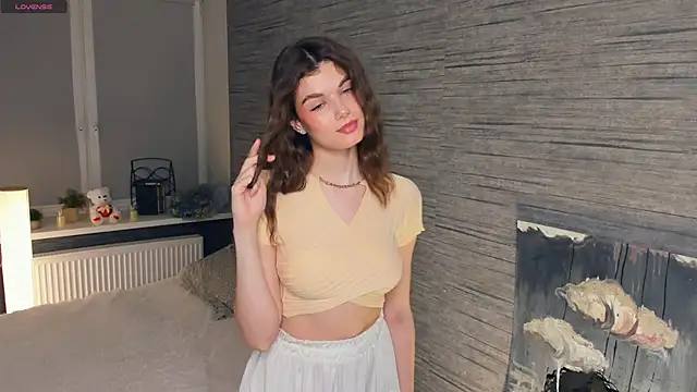 FloraDobb online show from March 7, 2025, 9:06 pm