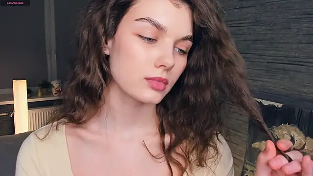 FloraDobb online show from March 8, 2025, 11:07 pm