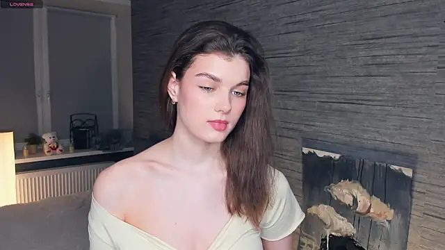 FloraDobb online show from March 9, 2025, 10:41 pm