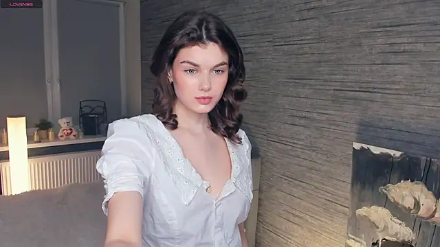 FloraDobb online show from March 12, 2025, 8:10 pm