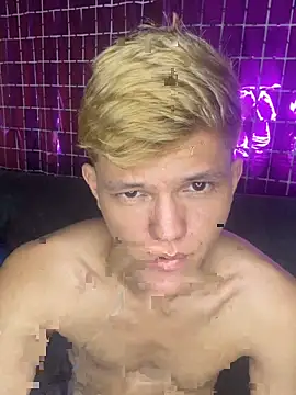 izan 20 online show from February 14, 2025, 4:09 pm