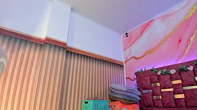 scarlett  evans  online show from March 3, 2025, 6:12 pm