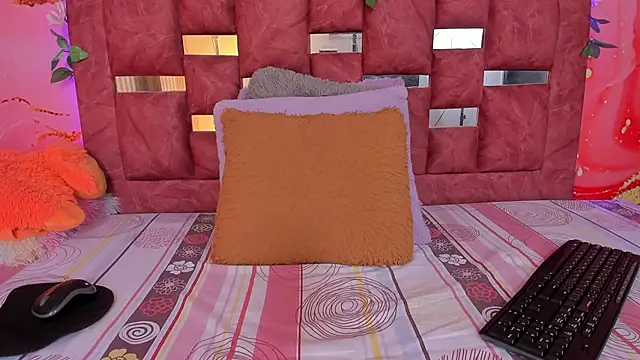 scarlett  evans  online show from March 8, 2025, 6:16 pm