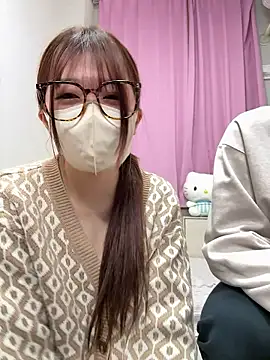 Snapshot of NA-KAREN-V8 chatting on May 4, 2026, 9:16 am NA-KAREN-V8 online show from May 4, 2026, 9:16 am