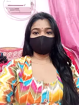 Snapshot of Simran-001 chatting on February 19, 2025, 2:01 pm Simran-001 online show from February 19, 2025, 2:01 pm