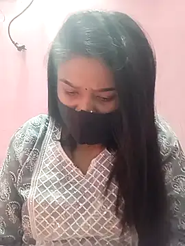 Snapshot of Simran-001 chatting on January 14, 2026, 3:39 pm Simran-001 online show from January 14, 2026, 3:39 pm