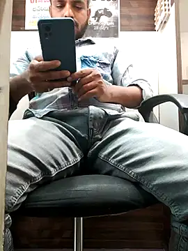 Snapshot of RaviRoy2326 chatting on February 9, 2025, 5:40 am RaviRoy2326 online show from February 9, 2025, 5:40 am