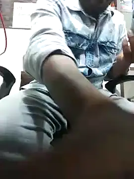 Snapshot of RaviRoy2326 chatting on February 9, 2025, 2:40 pm RaviRoy2326 online show from February 9, 2025, 2:40 pm