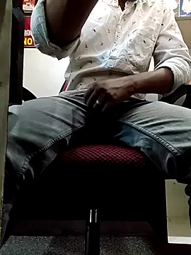 Snapshot of RaviRoy2326 chatting on March 6, 2026, 6:43 am RaviRoy2326 online show from March 6, 2026, 6:43 am