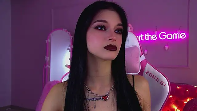 Snapshot of BeverlyMost chatting on December 3, 2025, 6:28 pm BeverlyMost online show from December 3, 2025, 6:28 pm