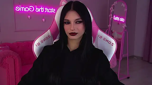 Snapshot of BeverlyMost chatting on December 5, 2025, 6:55 am BeverlyMost online show from December 5, 2025, 6:55 am