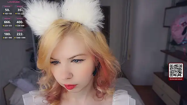 LynetHakes online show from November 13, 2025, 4:22 am