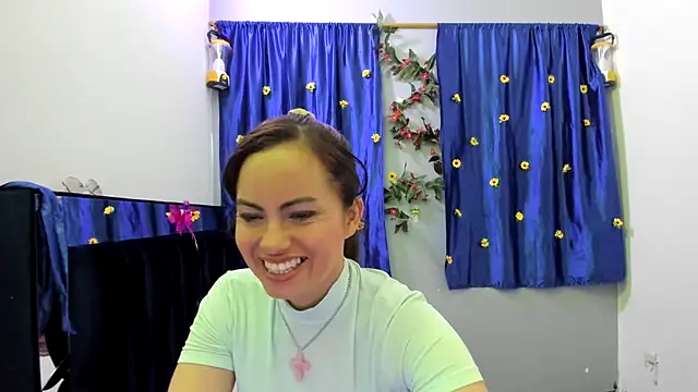 ShairaMarss online show from November 6, 2025, 2:40 pm