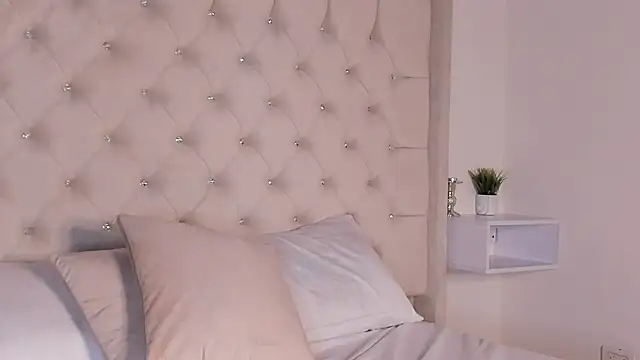 bella bloomg online show from January 30, 2025, 10:19 pm