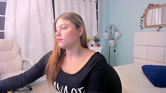 Snapshot of alaia_greyy chatting on February 21, 2025, 2:06 pm alaia greyy online show from February 21, 2025, 2:06 pm
