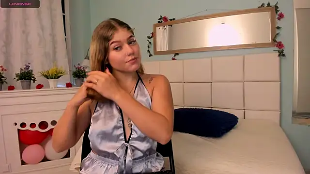 Snapshot of alaia_greyy chatting on February 26, 2025, 1:30 pm alaia greyy online show from February 26, 2025, 1:30 pm