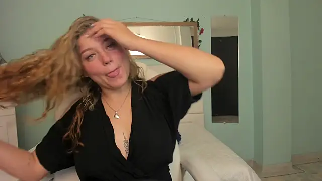 Snapshot of alaia_greyy chatting on March 10, 2025, 12:48 pm alaia greyy online show from March 10, 2025, 12:48 pm