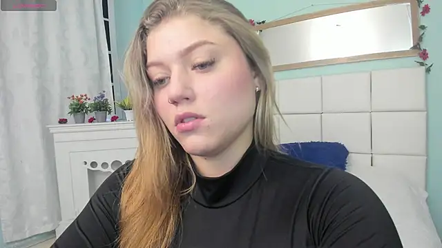 Snapshot of alaia_greyy chatting on March 14, 2025, 1:35 pm alaia greyy online show from March 14, 2025, 1:35 pm