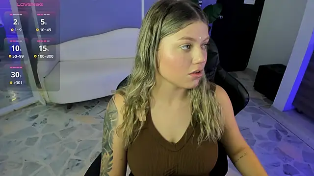 Snapshot of alaia_greyy chatting on September 20, 2025, 1:12 pm alaia greyy online show from September 20, 2025, 1:12 pm