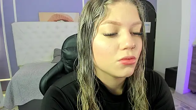 Snapshot of alaia_greyy chatting on October 2, 2025, 12:45 pm alaia greyy online show from October 2, 2025, 12:45 pm