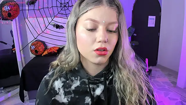 Snapshot of alaia_greyy chatting on October 9, 2025, 12:47 pm alaia greyy online show from October 9, 2025, 12:47 pm
