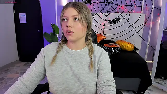 alaia greyy online show from November 1, 2025, 1:13 pm