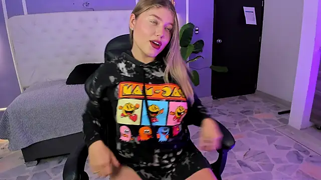 alaia greyy online show from December 22, 2025, 12:35 pm