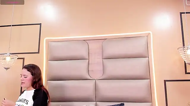 CAYLINCOLLINS online show from December 1, 2025, 12:43 pm