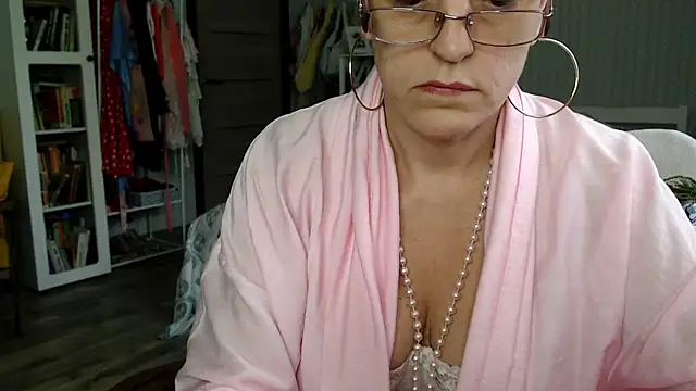 Snapshot of Soffya_Soy chatting on May 29, 2026, 6:44 am Soffya Soy online show from May 29, 2026, 6:44 am