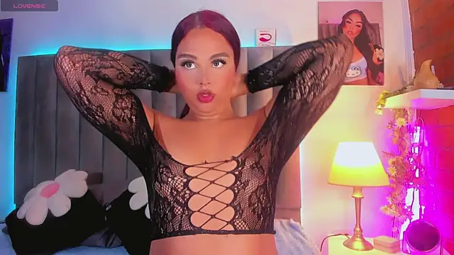 Snapshot of CamiiGarcia chatting on November 2, 2025, 9:39 pm CamiiGarcia online show from November 2, 2025, 9:39 pm