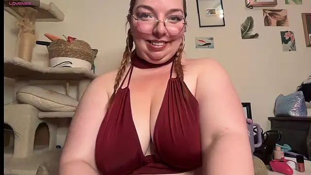 Snapshot of curvycate127 chatting on June 4, 2026, 2:06 am curvycate127 online show from June 4, 2026, 2:06 am