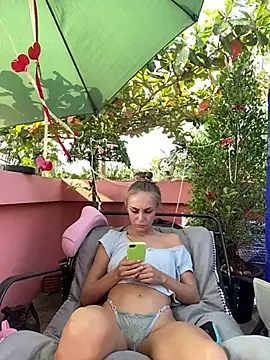 Snapshot of White_Lu chatting on February 16, 2026, 2:18 am White Lu online show from February 16, 2026, 2:18 am