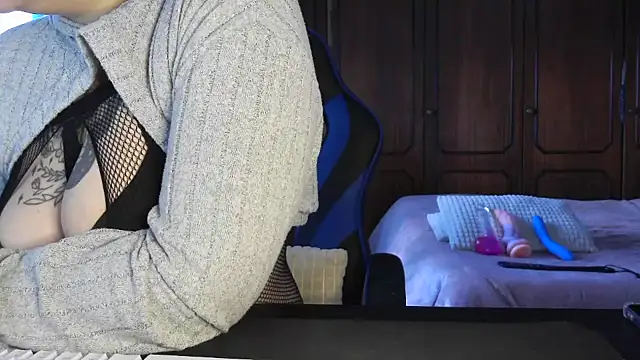 bunnyfox420 online show from December 3, 2025, 2:04 pm