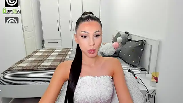 HelenShawn online show from November 6, 2025, 9:37 pm