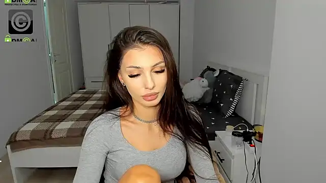 HelenShawn online show from November 14, 2025, 9:24 pm